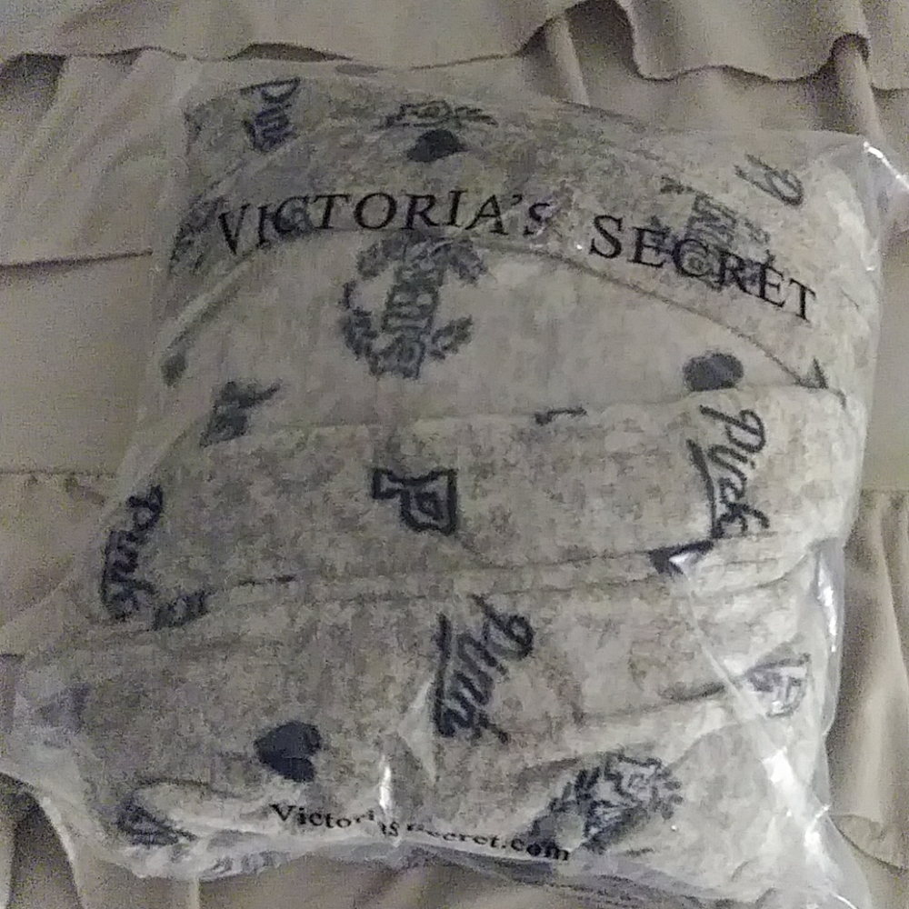 Pink Robe - Picture 5 of 5